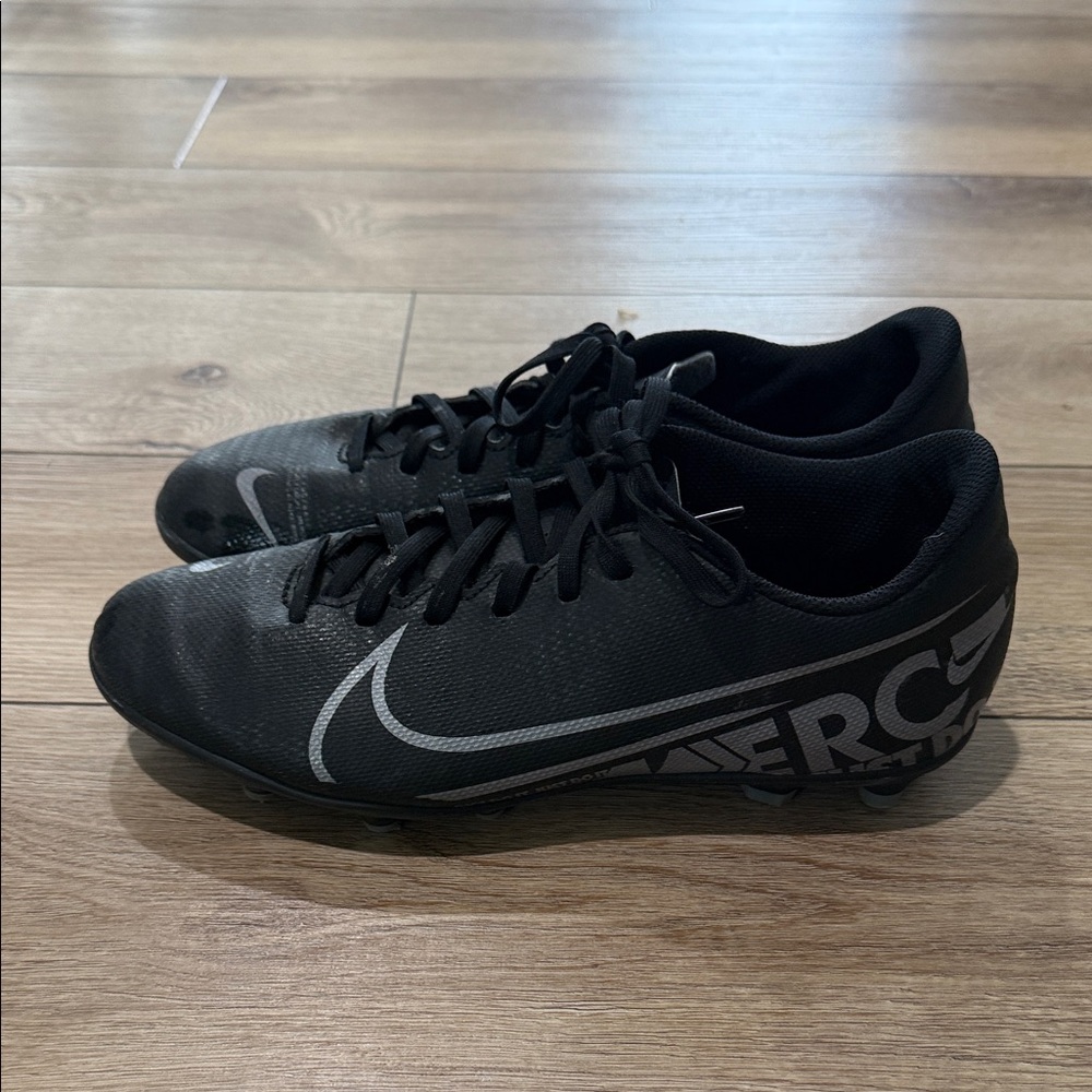 Nike Men’s Mercurial Soccer Cleats - black - size 7.5